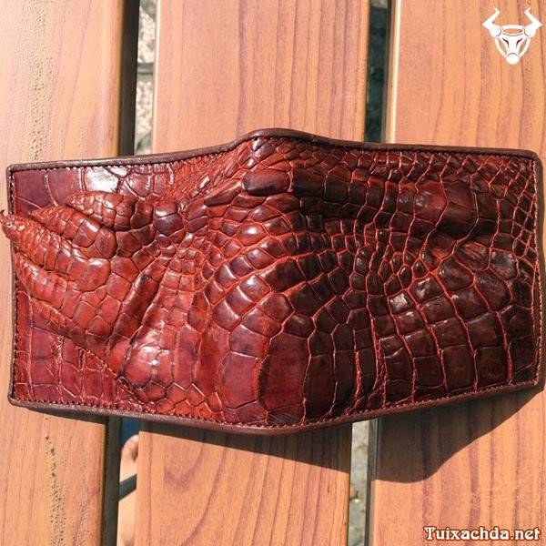 Ví da cá sấu nam bàn tay nâu đỏ: Sự lựa chọn tối ưu cho phong cách nam giới thanh lịch và mạnh mẽ