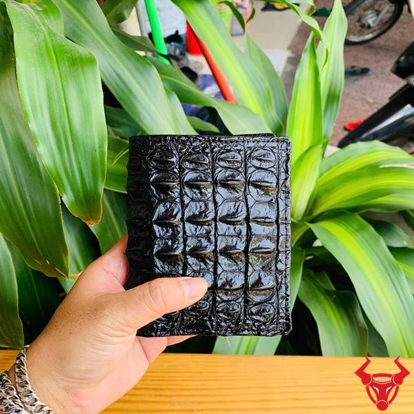 Ví da cá sấu lưng gai nguyên miếng thủ công.