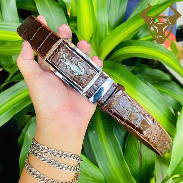 Thắt lưng da cá sấu TLA4B2 khóa trắng lịch lãm, sang trọng, bền bỉ, cao cấp.