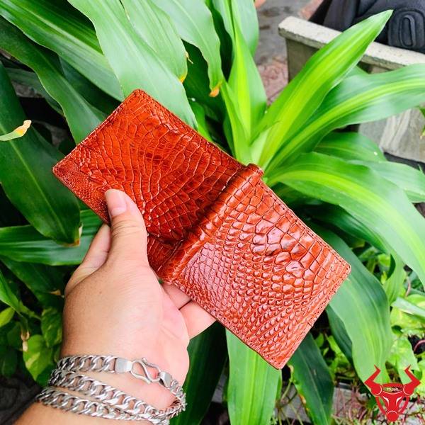Ví kẹp tiền vân da gai tay cá sấu thật.