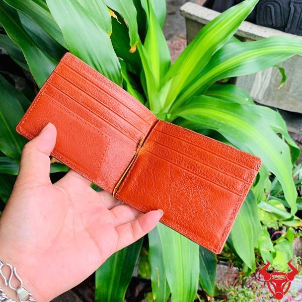 Ví kẹp tiền mini da cá sấu nâu đỏ.