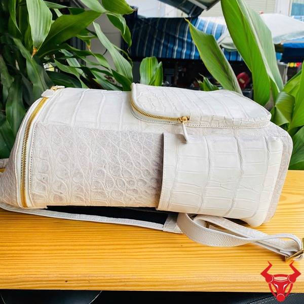 Balo DLAA8 Da Cá Sấu Cao Cấp Lịch Lãm Balo DLAA8 da cá sấu trắng cao cấp.