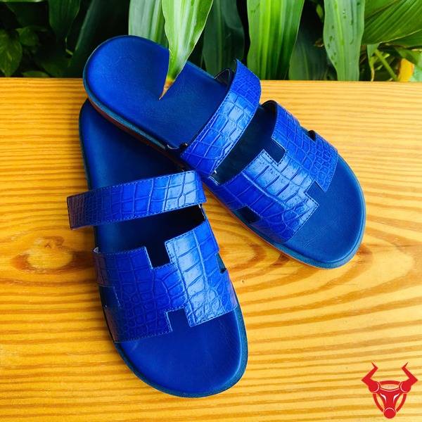 Dép da cá sấu DJAA8 kiểu chữ H xanh dương.