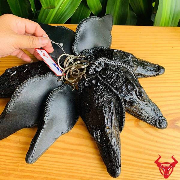 Móc khóa đầu cá sấu đen cực chất phong cách mạnh mẽ.