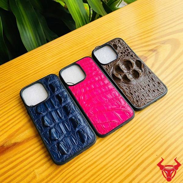 Ốp lưng da màu hồng thời trang cho iPhone 14 Pro Max.