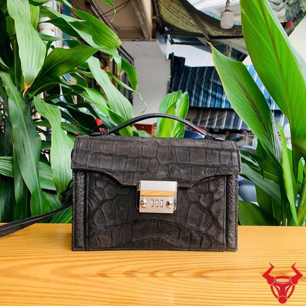 Clutch da cá sấu Nubuck thời trang đẳng cấp.