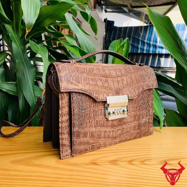 Túi clutch Nubuck da cá sấu cao cấp tiện dụng.