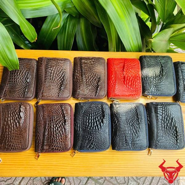 Ví mini da cá sấu BVA8 màu nâu đỏ đẳng cấp.