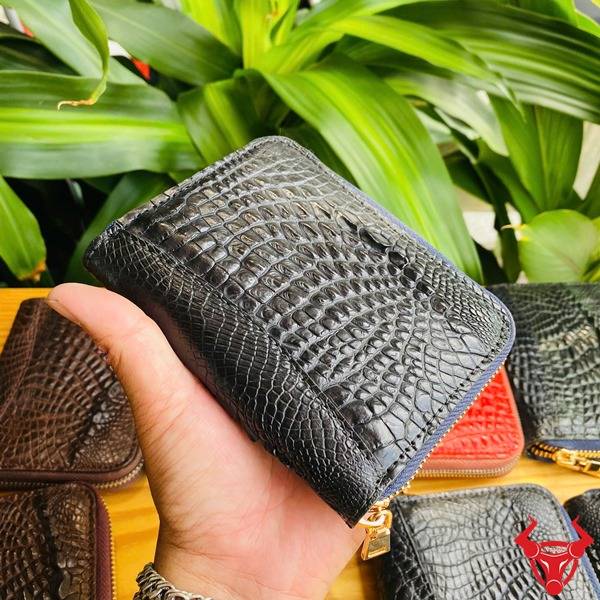 Ví mini da cá sấu thật màu đen BVA8 cho nam.