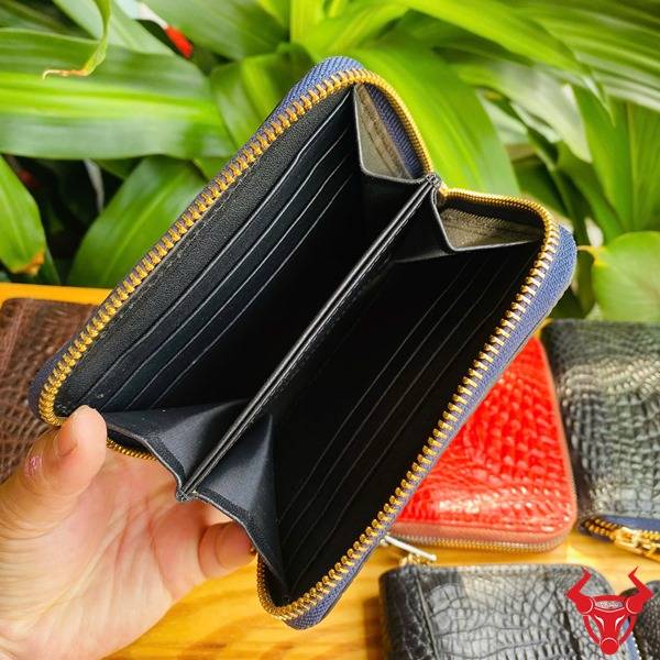 Ví mini nam da cá sấu BVA8 đen sang trọng.