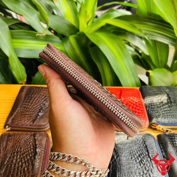 Ví mini nam da cá sấu BVA8 màu nâu đất.