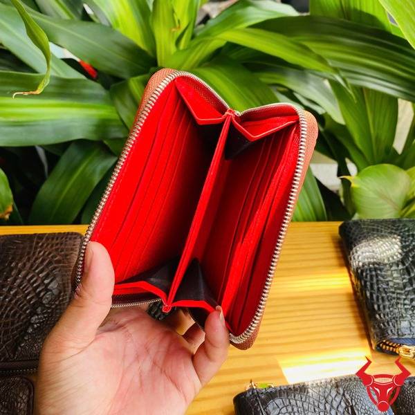 Ví da cá sấu mini màu nâu đỏ BVA8 form nhỏ gọn.