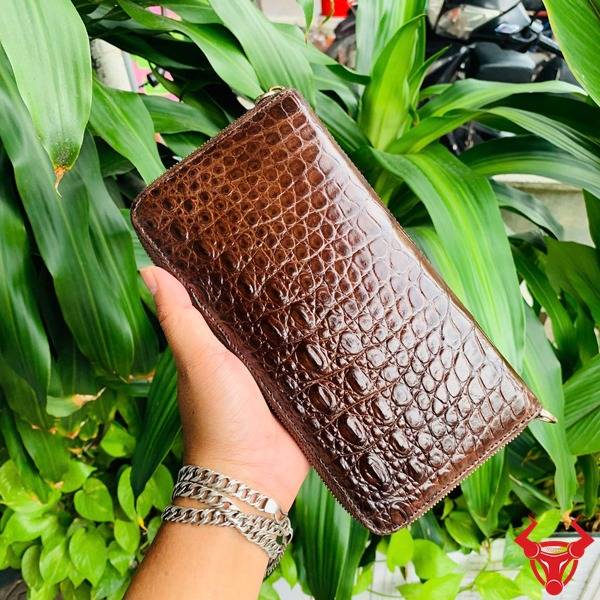 Ví cầm tay da bụng cá sấu BUA8 cao cấp.