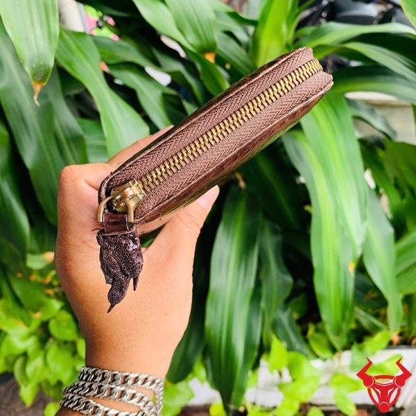 Ví cầm tay 1 khuôn lồi sành điệu.