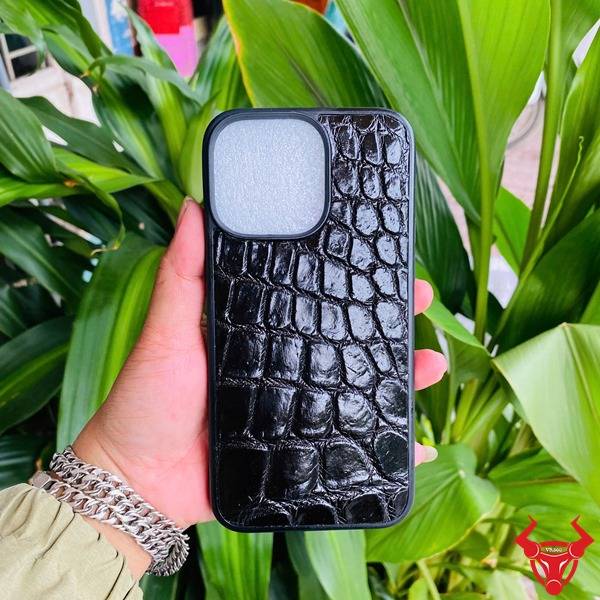 Ốp lưng da cá sấu cho iPhone Pro Max.