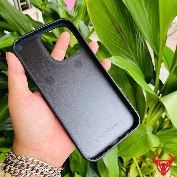 Phụ kiện iPhone Pro Max da cá sấu.