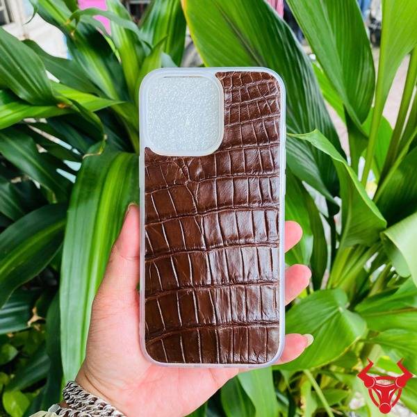 Ốp da cá sấu sang trọng cho iPhone Pro Max.