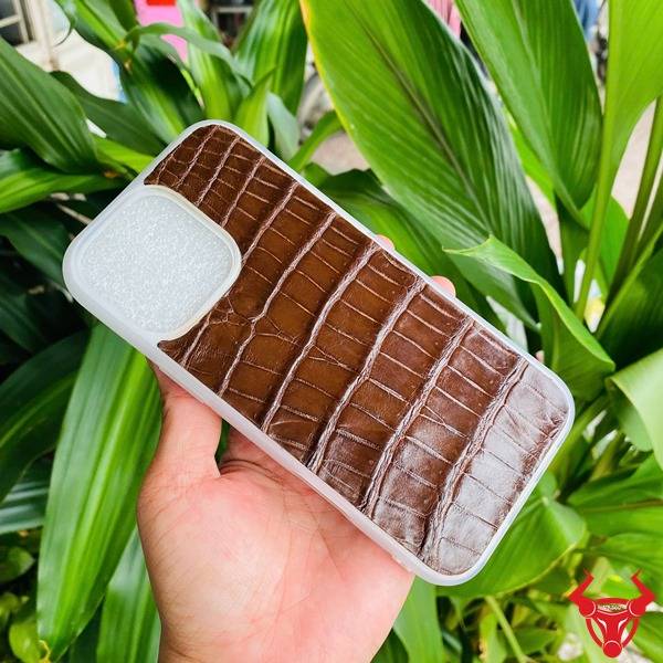 Ốp lưng iPhone Pro Max cao cấp da cá sấu sang trọng.