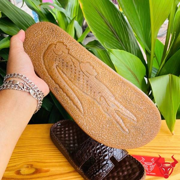 Ảnh sản phẩm dép chữ H da gai tay cá sấu đế cao su, tập trung cao cấp, thời trang và bền đẹp.
