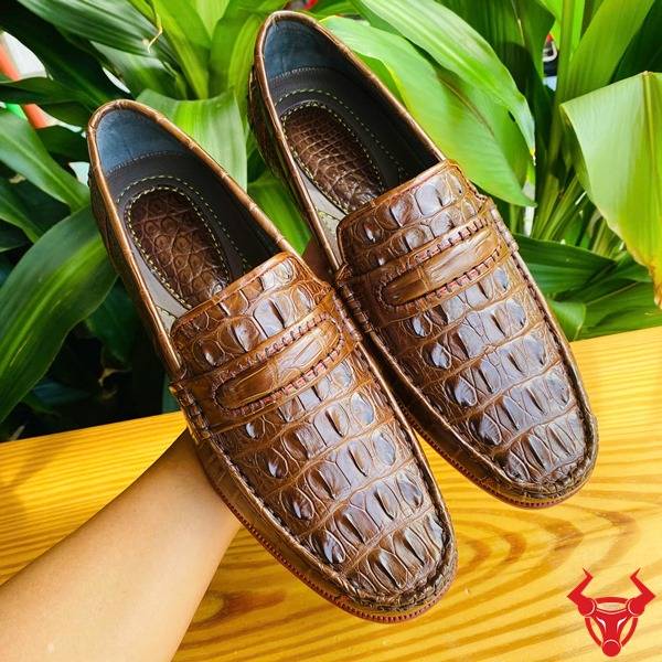 Giày lười nam da gai lưng cá sấu GCA1 màu nâu đất cao cấp.