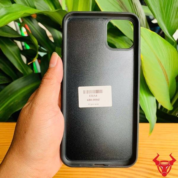 Ốp điện thoại iPhone 11 Pro Max da cá sấu gù sang trọng.