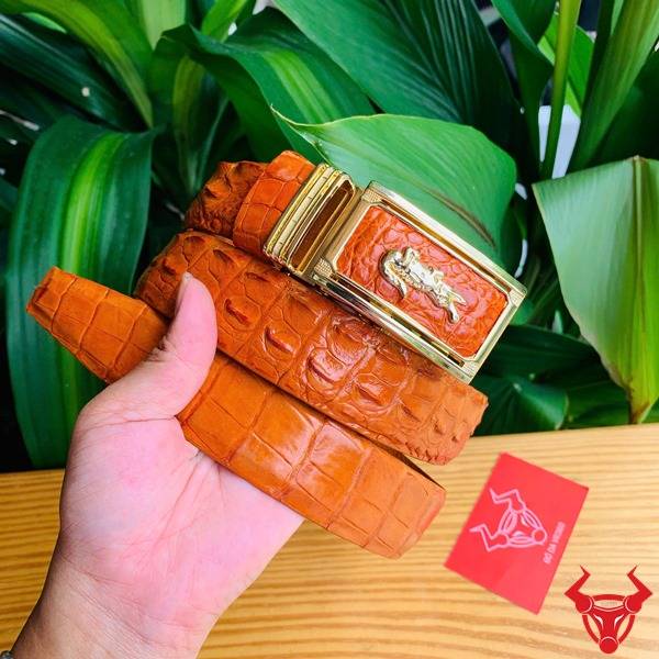 Thắt lưng da cá sấu bò cam mặt khóa cá sấu sang trọng.