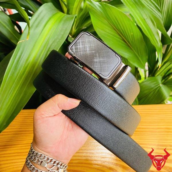 Thắt lưng nam cao cấp da bò Taiga màu đen sang trọng.