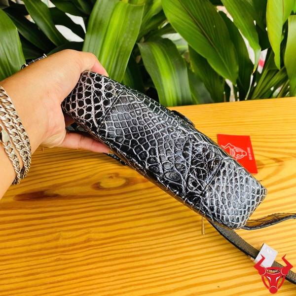 Hình túi đeo bụng TTL06 da cá sấu đen, thể hiện bền bỉ, cao cấp, thời trang, sang trọng và bảo vệ.