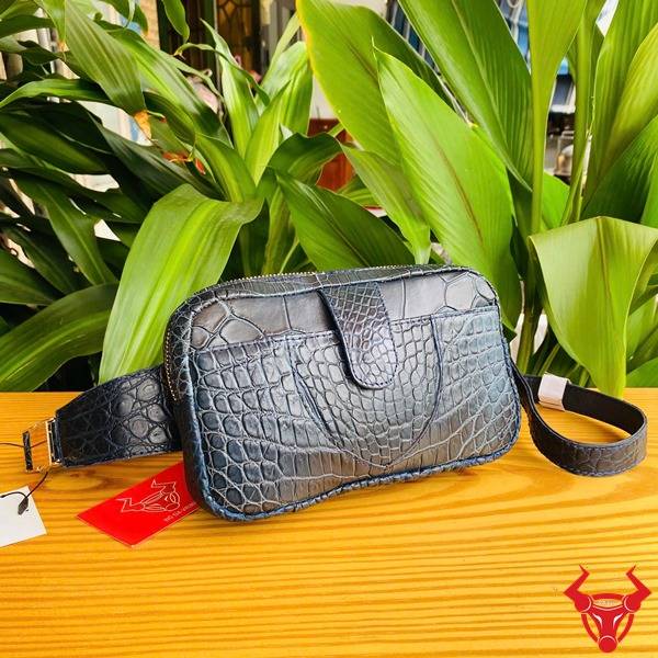 Ảnh túi đeo bụng TTL06 da cá sấu xanh navy, tập trung thời trang cao cấp, bền bỉ, sang trọng và bảo vệ.