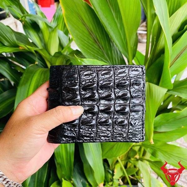 Ví nam da cá sấu gai lưng 2M màu đen.