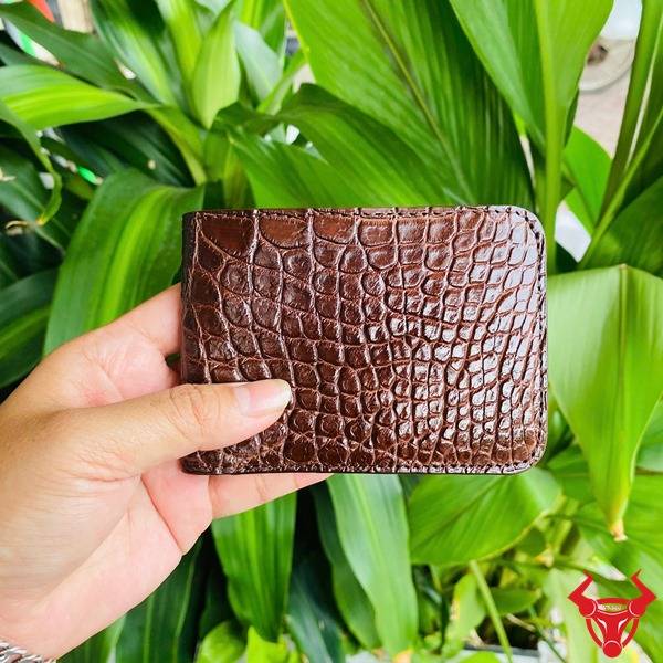 Ví sen da bụng cá sấu cao cấp màu nâu đất.