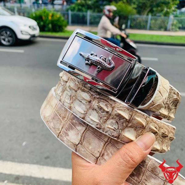 Thắt Lưng Nam Da Cá Sấu Bạch Tạng Thật – Phong Cách Quý Ông Thắt lưng cá sấu bạch tạng khóa hợp kim sang trọng, tinh tế.