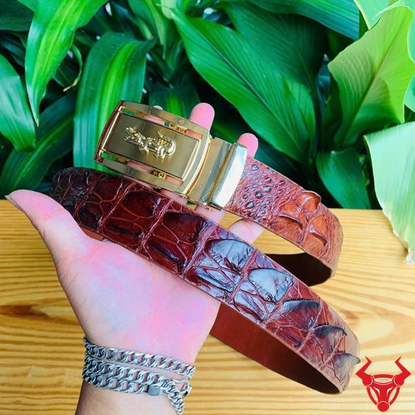 Thắt Lưng Cao Cấp TLA4B4 – Sự Kết Hợp Hoàn Hảo Giữa Thời Trang Và Đẳng Cấp Thắt Lưng Liền Da Cá Sấu Nâu Đỏ – Đẳng cấp và phong thái quý ông.