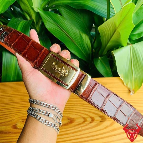 Thắt Lưng Cá Sấu Sơn Cạnh Nâu Đỏ – Tinh Tế Và Mạnh Mẽ Thắt Lưng Da Cá Sấu Sơn Cạnh TLA4B4 – Biểu tượng của gu thời trang đỉnh cao.