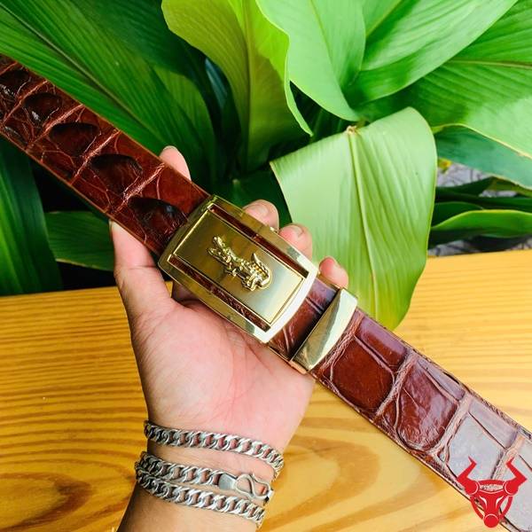 Thắt Lưng Da Cá Sấu Thủ Công TLA4B4 – Biểu Tượng Của Sang Trọng Thắt Lưng TLA4B4 Màu Nâu Đỏ – Sự kết hợp của đẳng cấp và phong cách.