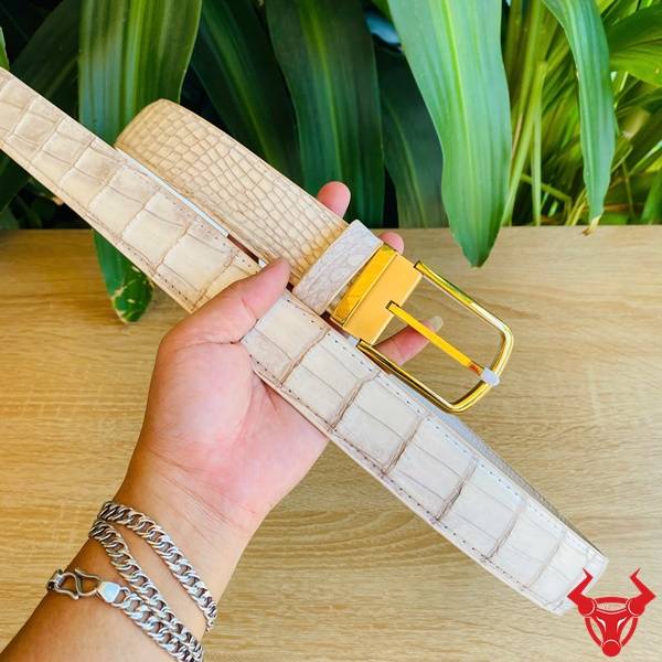 Thắt Lưng Liền Da Bụng Cá Sấu Bạch Tạng Chính Hãng Thắt lưng cá sấu màu bạch tạng phong cách thời thượng.