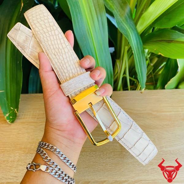 Thắt Lưng Da Cá Sấu Màu Bạch Tạng – Sang Trọng, Lịch Lãm Thắt lưng cá sấu liền da bụng cao cấp màu bạch tạng.