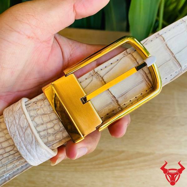 Thắt Lưng Cá Sấu Thật 3.8cm – Biểu Tượng Đẳng Cấp Quý Ông Thắt lưng liền da cá sấu thật màu bạch tạng.