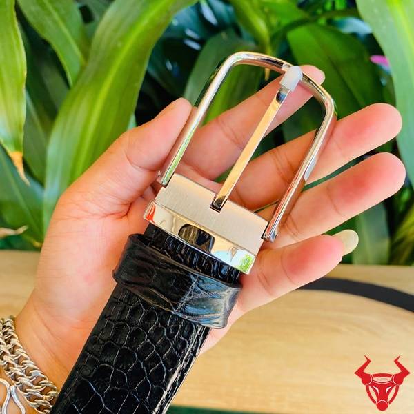 Thắt lưng liền da bụng cá sấu màu đen cao cấp chính hãng.