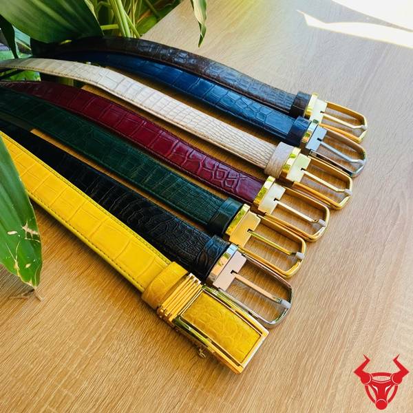Thắt Lưng Cá Sấu Thật Nâu Đất – Phong Cách Quý Ông Hiện Đại Thắt lưng nam da thật cao cấp màu vàng ánh kim sang trọng.