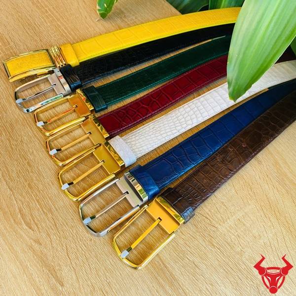 Thắt Lưng Cá Sấu Liền Da Bụng Màu Nâu Đất Đẳng Cấp Thắt lưng da bụng cá sấu vàng đậm tinh tế và bền bỉ.