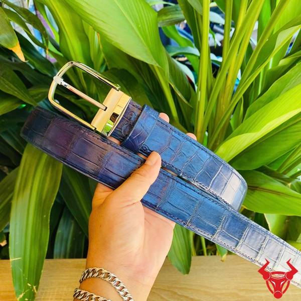 Thắt lưng cá sấu màu xanh navy đẳng cấp hiện đại.