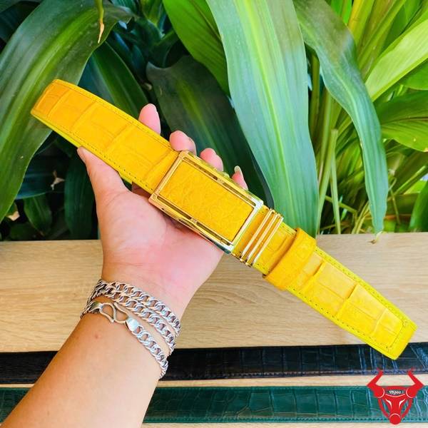 Thắt Lưng Cá Sấu Cao Cấp – Sắc Vàng Quyền Lực Thắt lưng cá sấu màu vàng thời trang dành cho quý ông hiện đại.