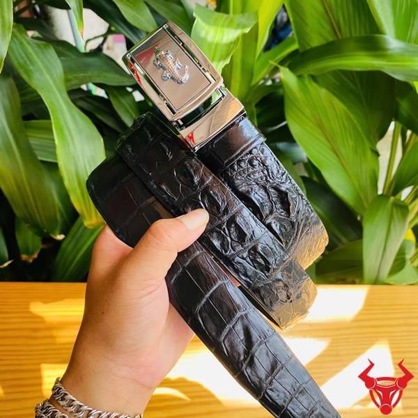 Thắt Lưng Cá Sấu Đen – Phong Cách Lịch Lãm Quý Ông Thắt lưng da cá sấu thật màu đen khóa trắng tinh tế cao cấp.