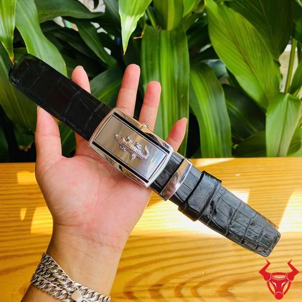 Thắt Lưng Cá Sấu Liền Da Đen – Đẳng Cấp Và Thời Trang Thắt lưng da cá sấu thật màu đen khóa trắng sang trọng tinh tế.