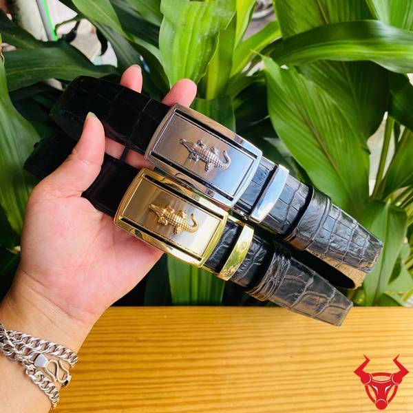 Thắt Lưng Nam Da Cá Sấu Thật – Màu Đen Tinh Tế Thắt lưng da cá sấu cao cấp màu đen khóa trắng sáng bóng.