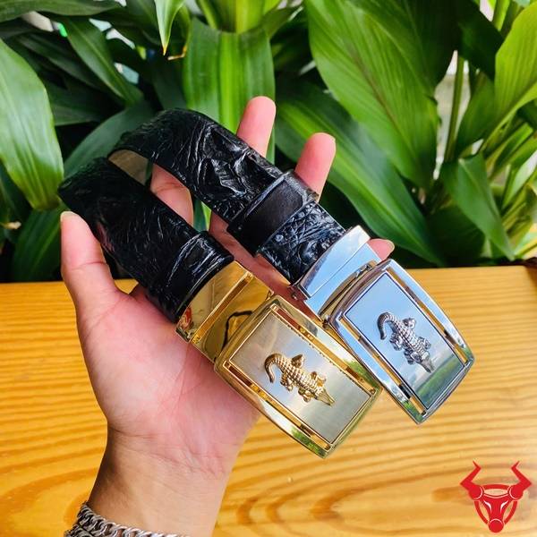 Thắt Lưng Cá Sấu Liền Màu Đen 3.5cm – Sang Trọng Và Đẳng Cấp Thắt lưng liền da cá sấu màu đen bản 3.5cm khóa trắng hợp kim.