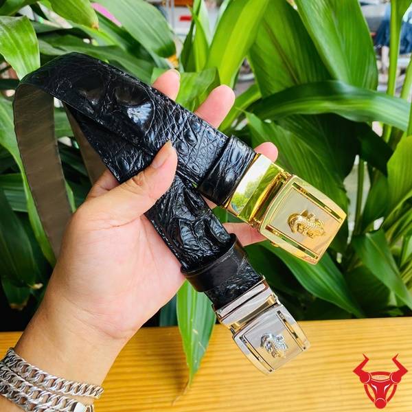Thắt Lưng Da Cá Sấu Đen Chính Hãng – Khóa Trắng Hiện Đại Thắt lưng nam da cá sấu màu đen cao cấp khóa trắng sáng.