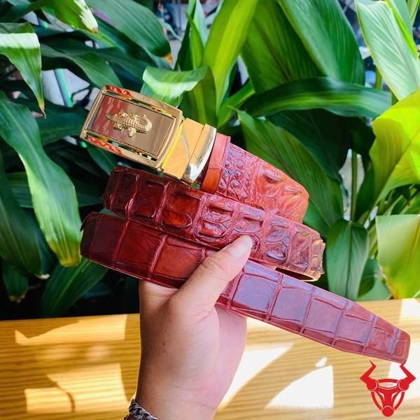 Thắt Lưng Cá Sấu Nâu Đỏ 3.5cm – Phong Cách Quý Ông Lịch Lãm Thắt lưng cá sấu nâu đỏ thật 100% khóa vàng hợp kim sang trọng.