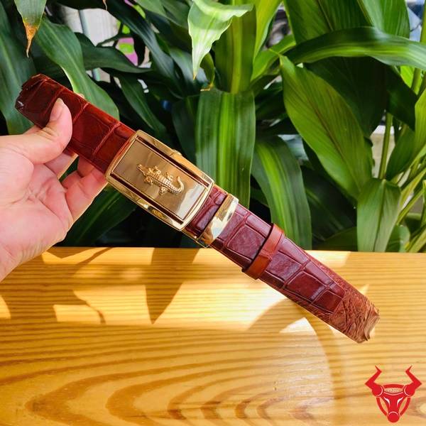 Thắt Lưng Nam Da Cá Sấu Nâu Đỏ Thật 100% Khóa Vàng Hợp Kim Thắt lưng cá sấu nâu đỏ khóa vàng hợp kim sang trọng và bền đẹp.
